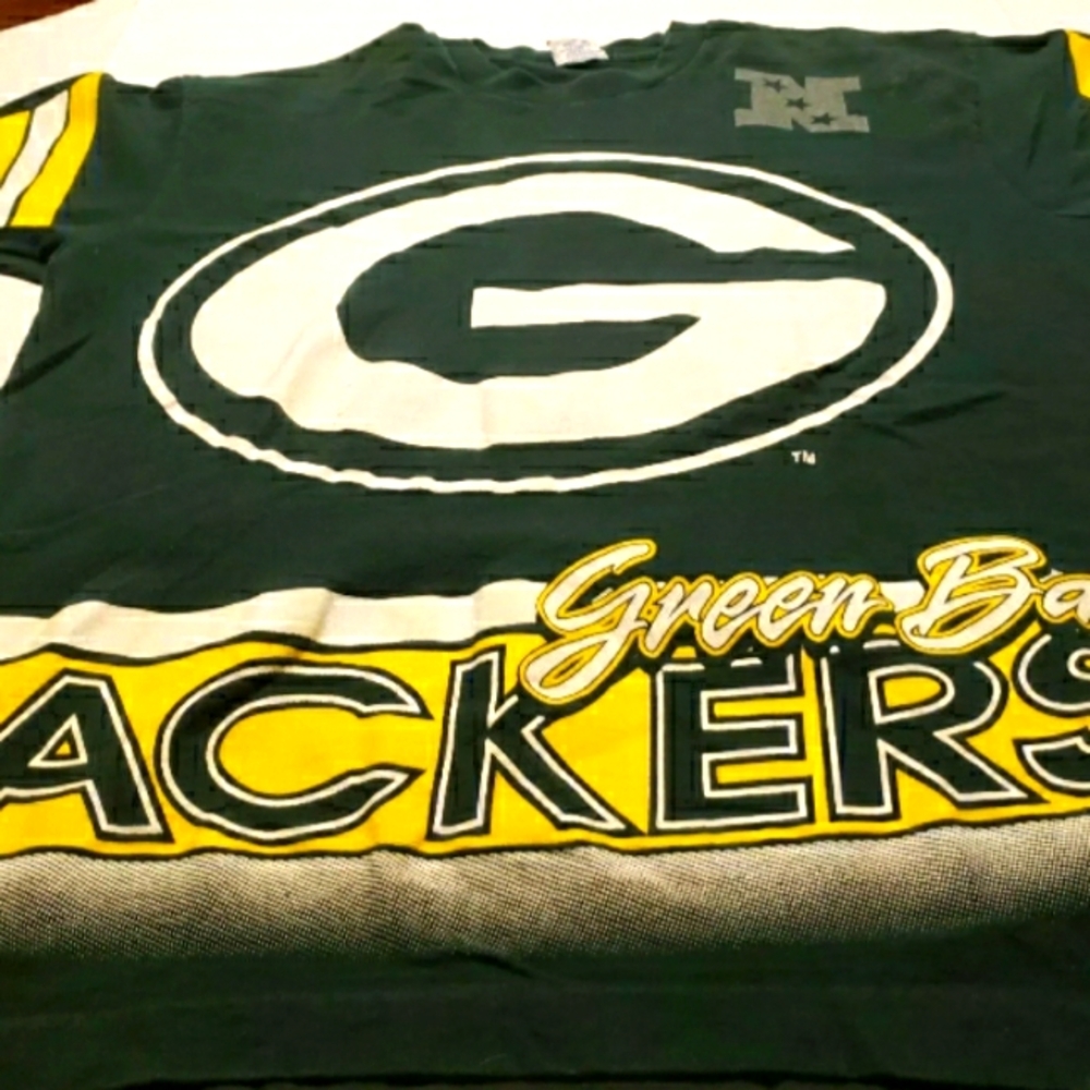 Vintage Green bay packers single stitched shirt large on Salem tag.